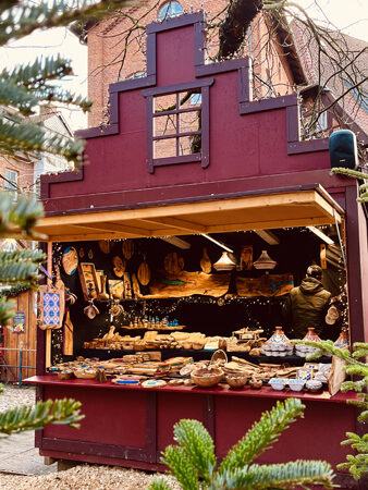 Kulinarische Stände auf dem Weihnachtsmarkt Lüneburg