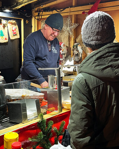 Regionale Bratwurst vom Grill – Weihnachtsmarkt Lüneburg